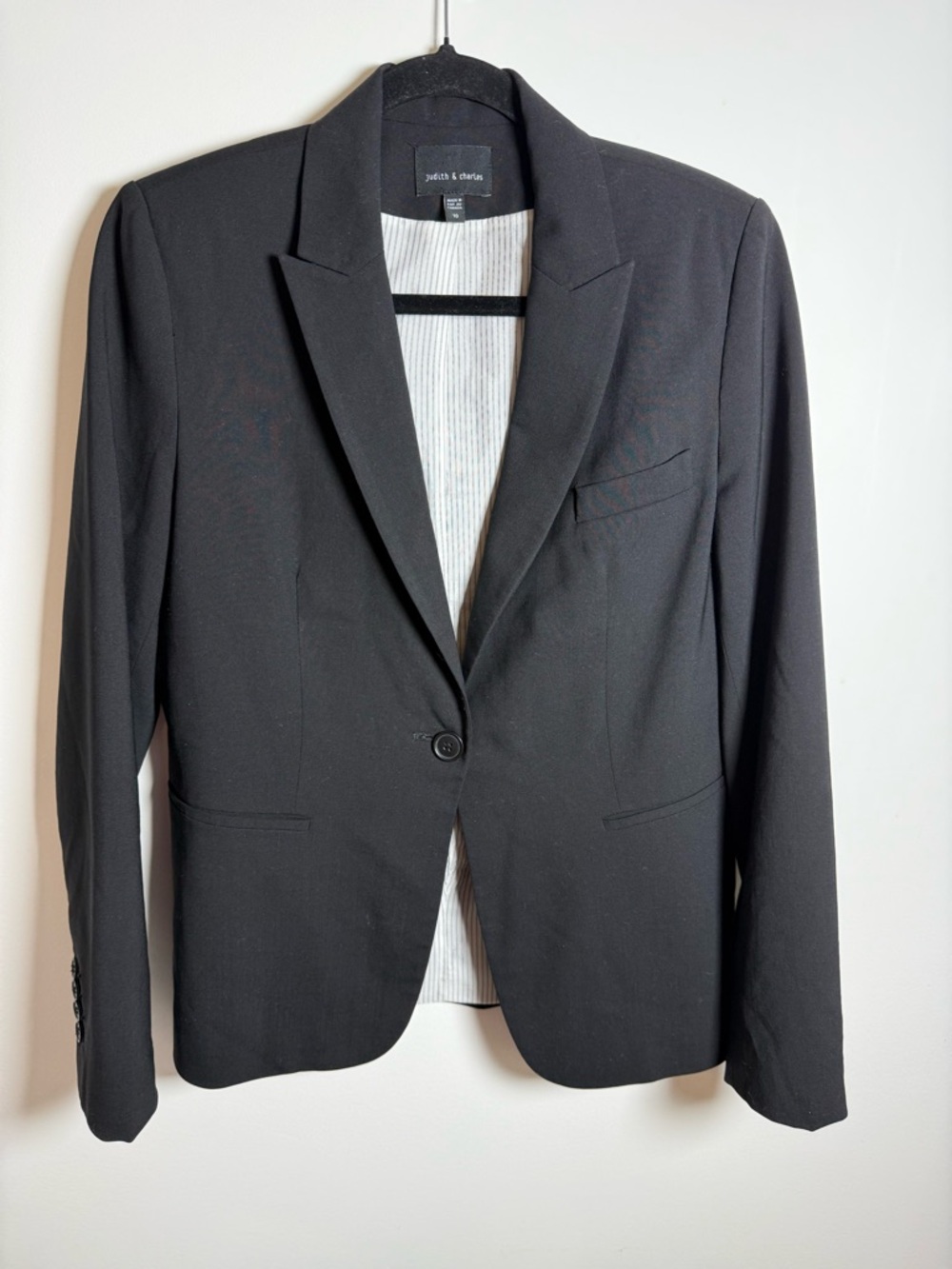 JUDITH & CHARLES | Virgin Wool One Button Blazer